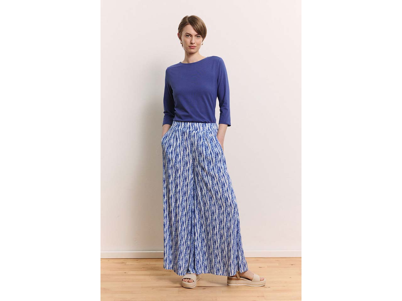 tranquillo Damen-Culotte 'Paulaa' aus Crinkle-Viskose, blue batik, Gr. 38