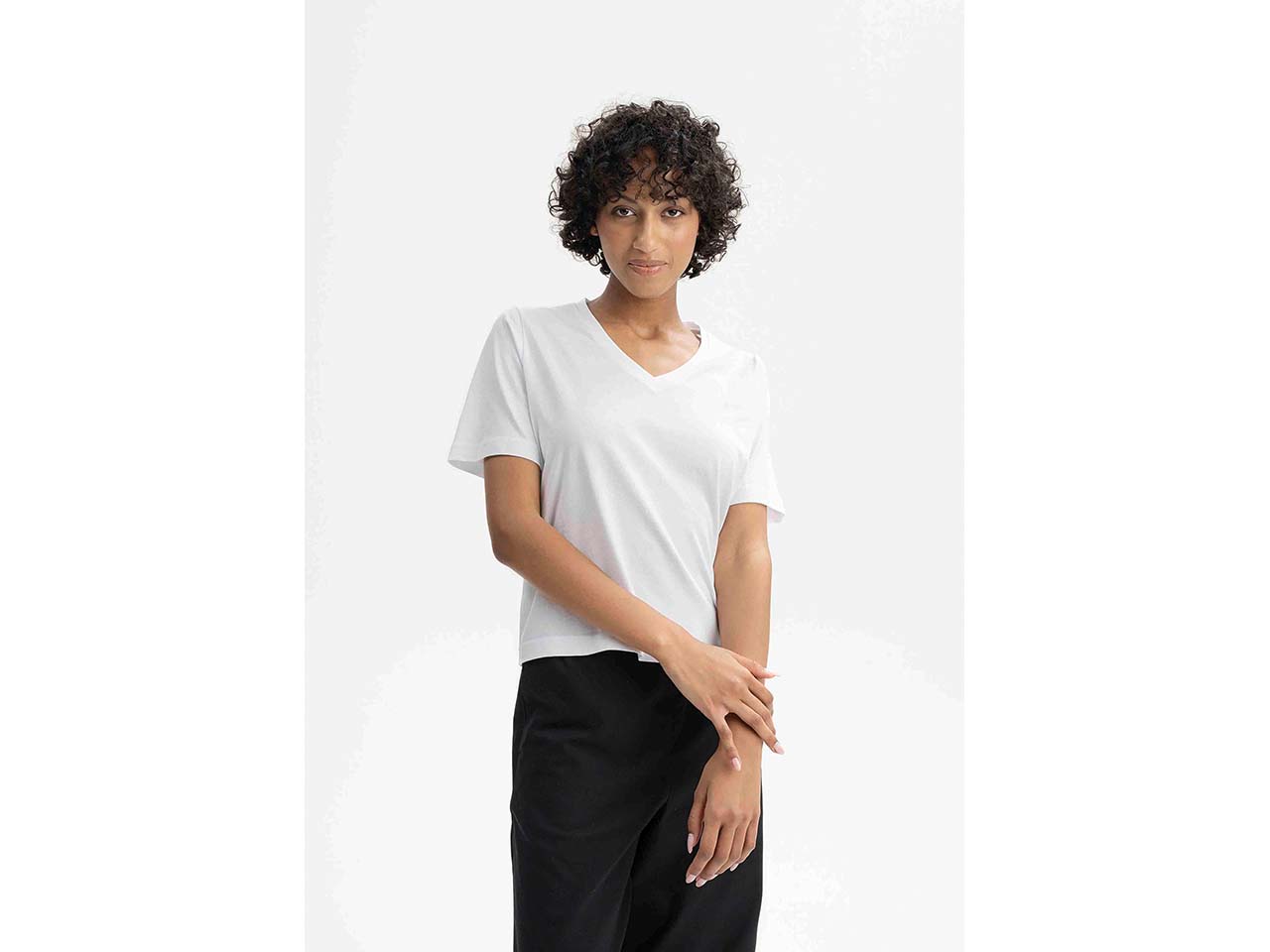 MELA Bio-Damen-T-Shirt "ANKITA" mit V-Ausschnitt, weiß, Gr. S