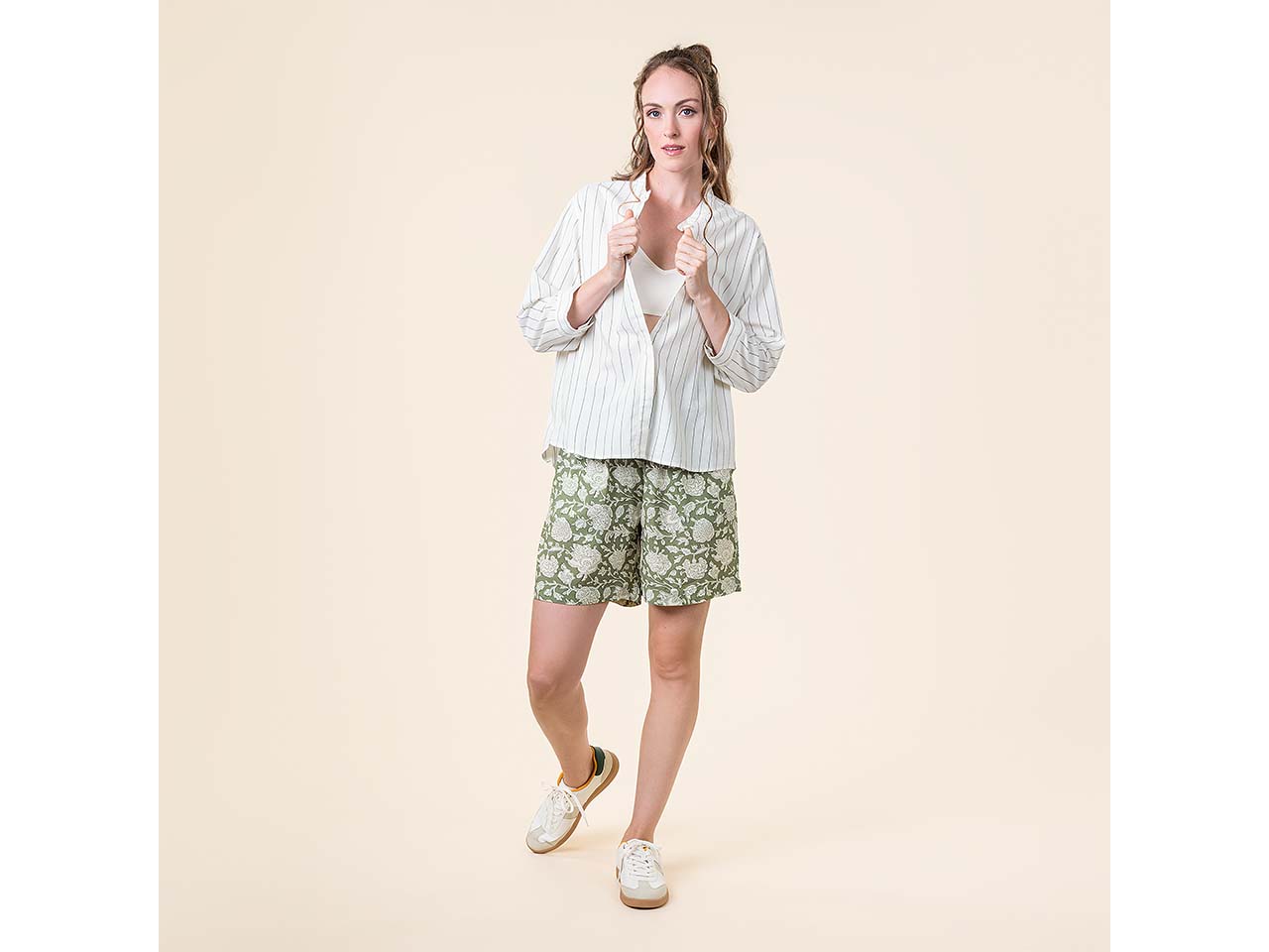 Living Crafts Damen-Short 'TETTA' aus Viskose, botanical/flowers, Gr. 36
