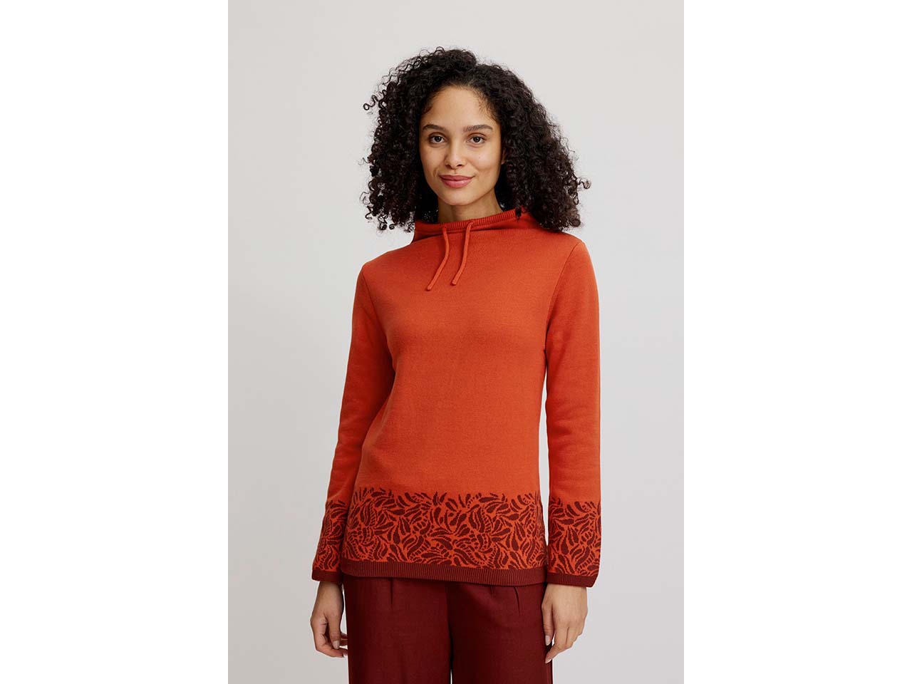 tranquillo Bio-Damen-Strickpullover mit verstellbarem Kragen, rooibos paisley, Gr. S