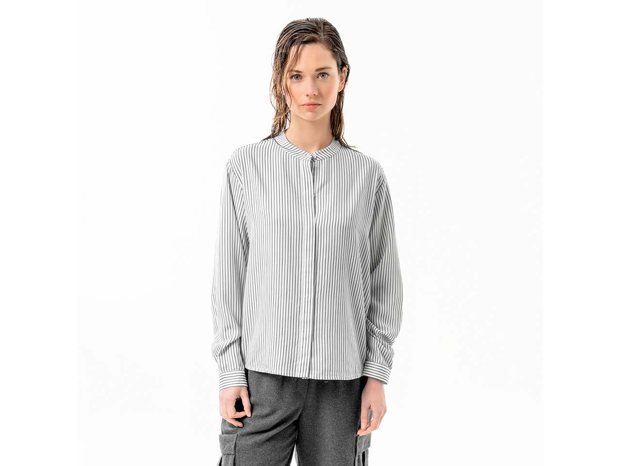 Living Crafts Damen-Hemdbluse 'ULINA' mit gekräuselter Rückenpartie, white/grey, Gr. 36