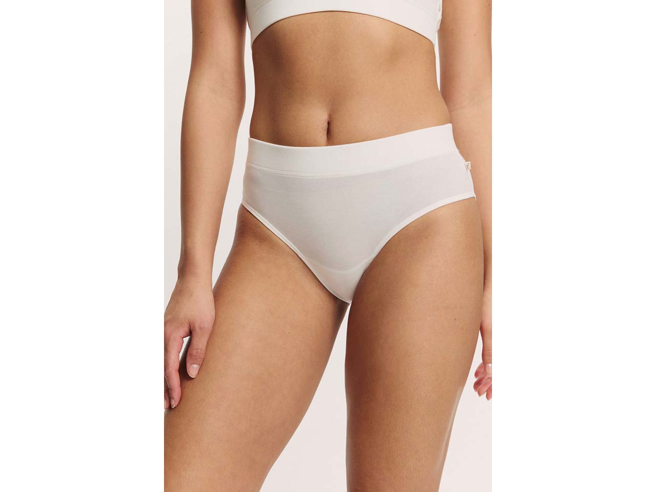 tranquillo Damen-Slip 'Pennyy' im klassischen Bikinischnitt aus Tencel, white, Gr. S