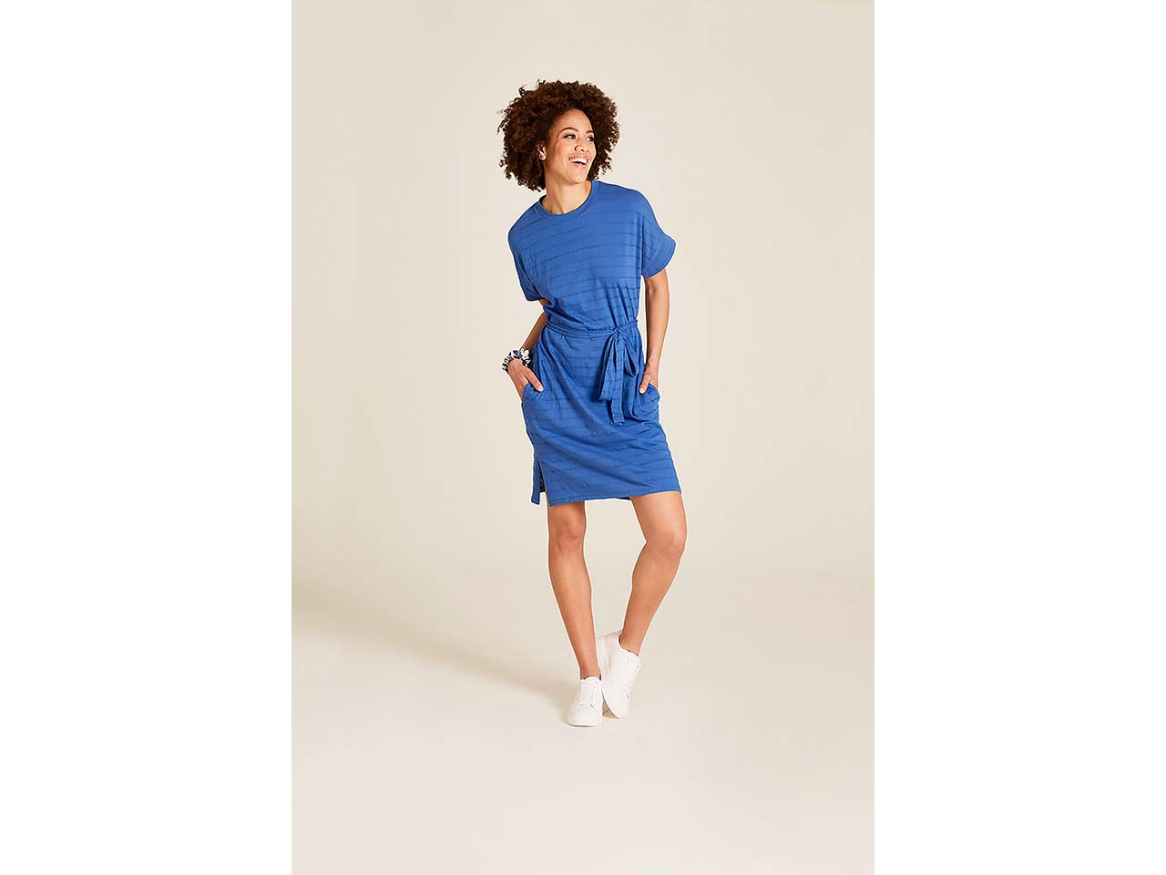 tranquillo Bio-Damen-Mini-Kleid aus Ajour-Jersey mit Taschen, dazzling blue, Gr. S