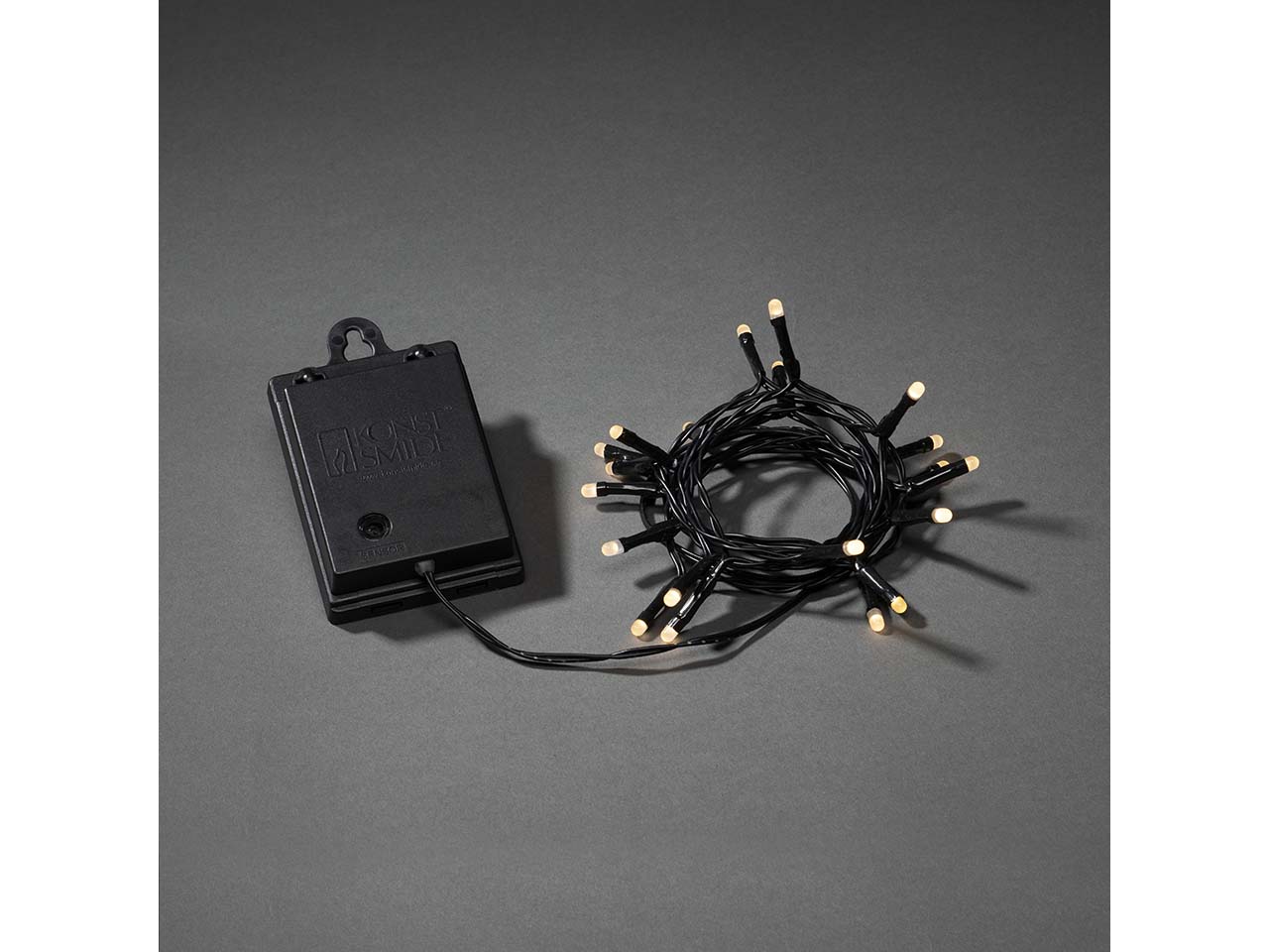 Konstsmide LED Lichterkette gefrostet mit Schalter, 6h/9h Timer, 20 Dioden warmweiß