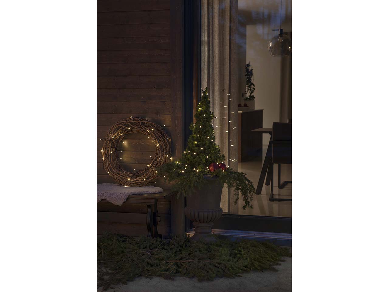 Konstsmide LED Lichterkette gefrostet mit Schalter, 6h/9h Timer, 20 Dioden warmweiß