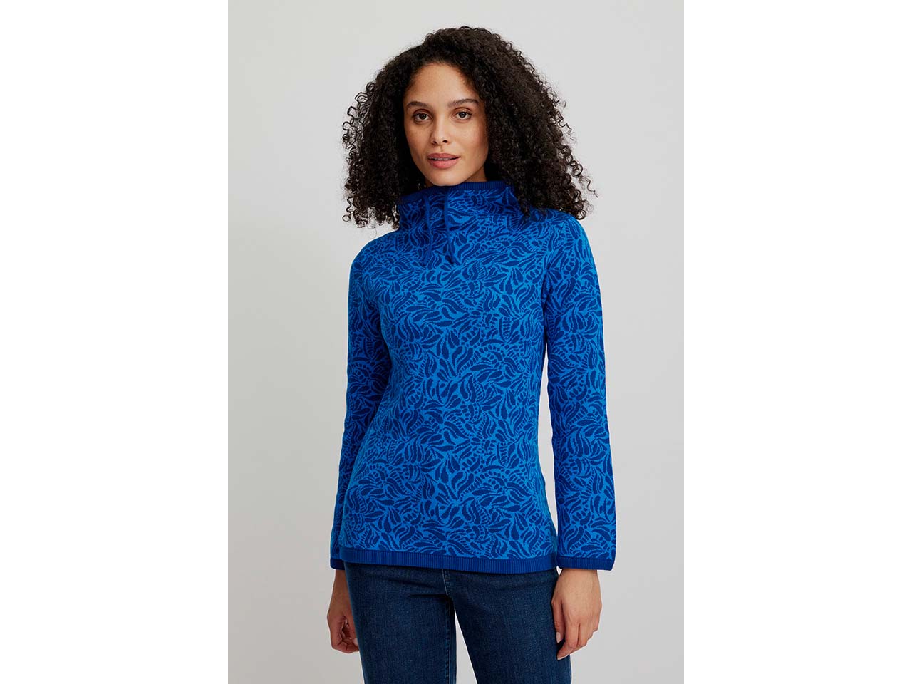 tranquillo Bio-Damen-Strickpullover mit verstellbarem Rollkragen, blue paisley, Gr. M