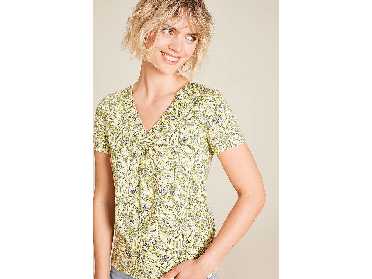 tranquillo Bio-Damen-T-Shirt mit abgesetztem V-Ausschnitt, summer leafs, Gr. S