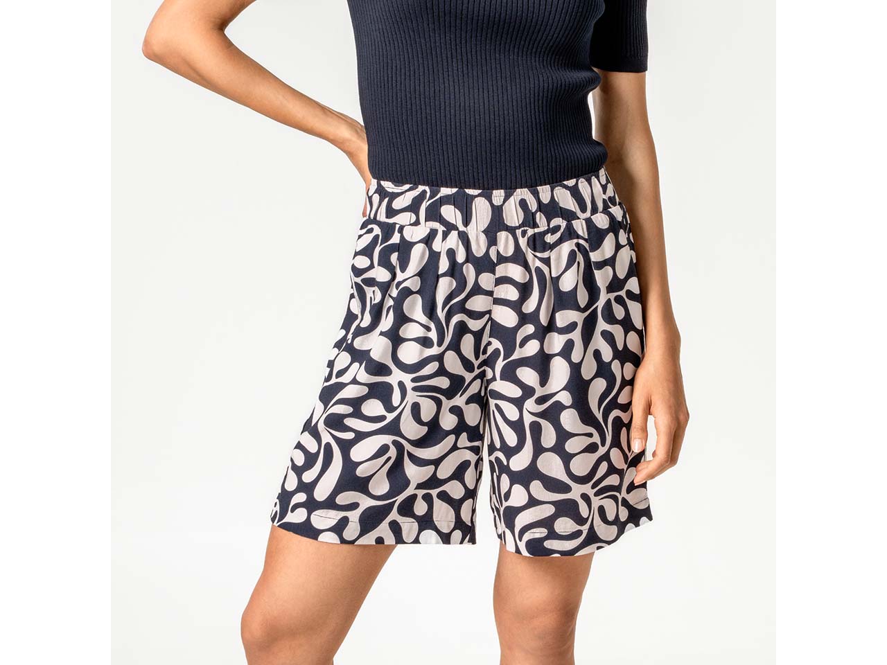 Living Crafts Damen-Short 'TETTA' aus Viskose, matisse blue, Gr. 40