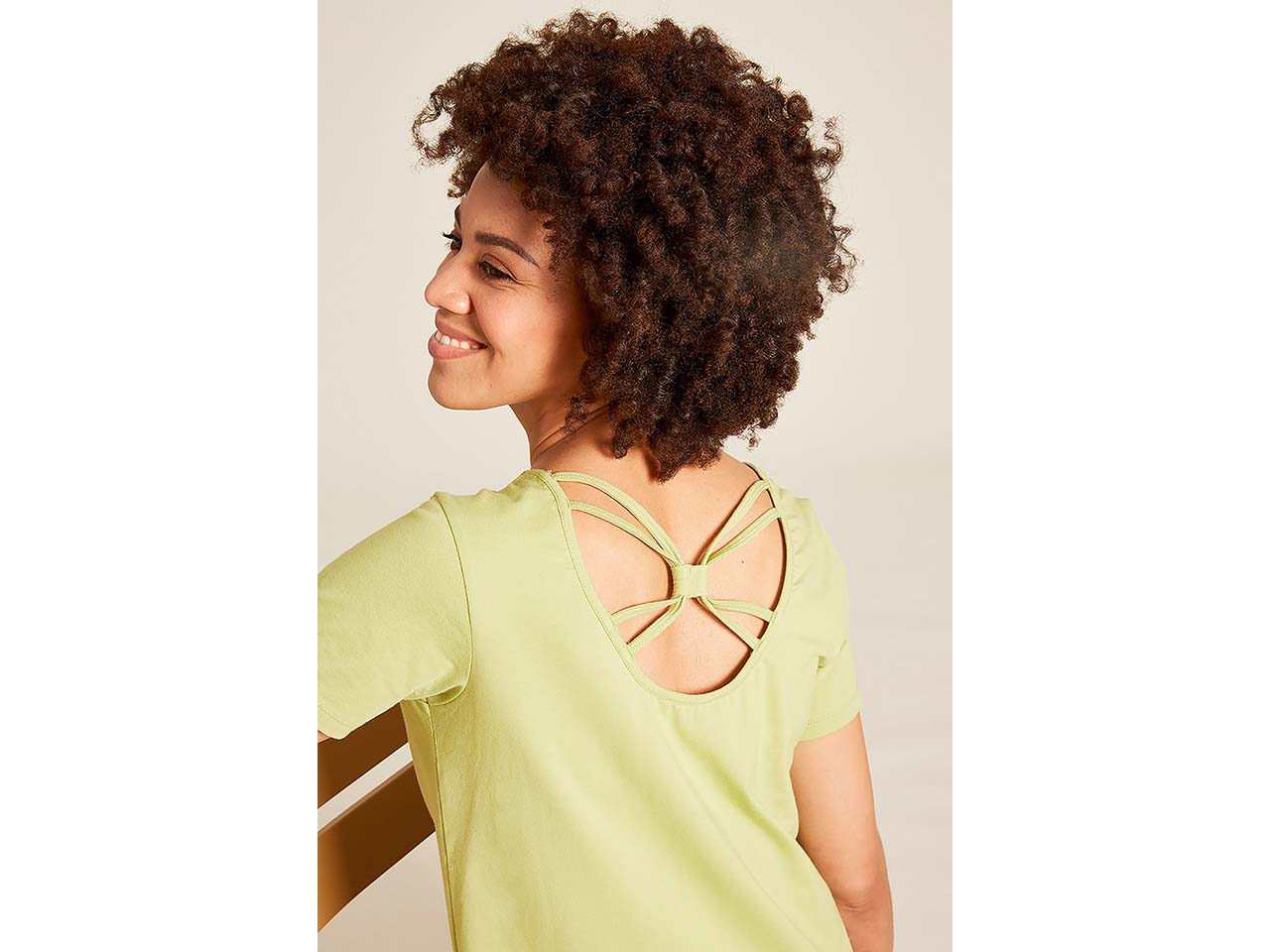 tranquillo Bio-Damen-T-Shirt mit gekreuzten Rückendetails, herbal green, Gr. S