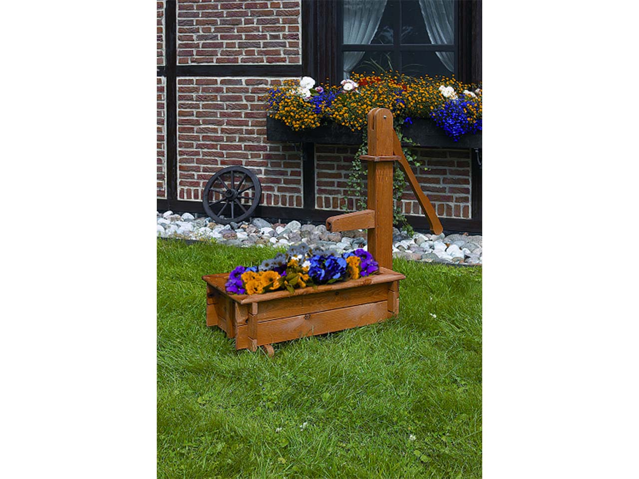 Holztrog mit Holzschwengelpumpe, rechteckig