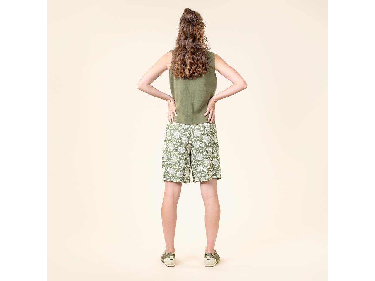 Living Crafts Damen-Short 'TETTA' aus Viskose, botanical/flowers, Gr. 36