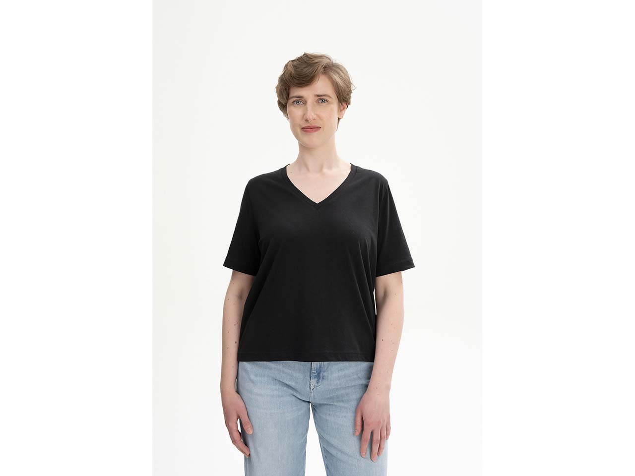 MELA Bio-Damen-T-Shirt "ANKITA" mit V-Ausschnitt, schwarz, Gr. S