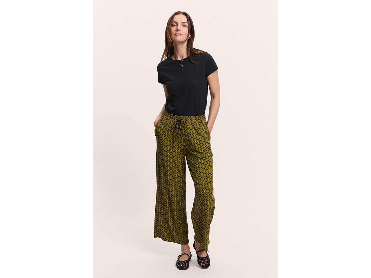 tranquillo Damen-Jerseyhose 'Taraa' aus Viskose mit Schlupfbund, black fan, Gr. S