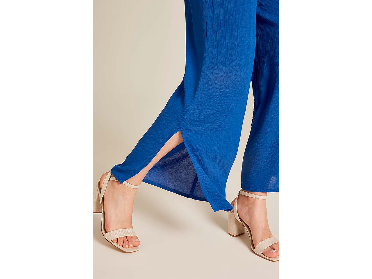 tranquillo Damen-Hose mit strukturiertem Stoff und Schlitz, dazzling blue, Gr. 36