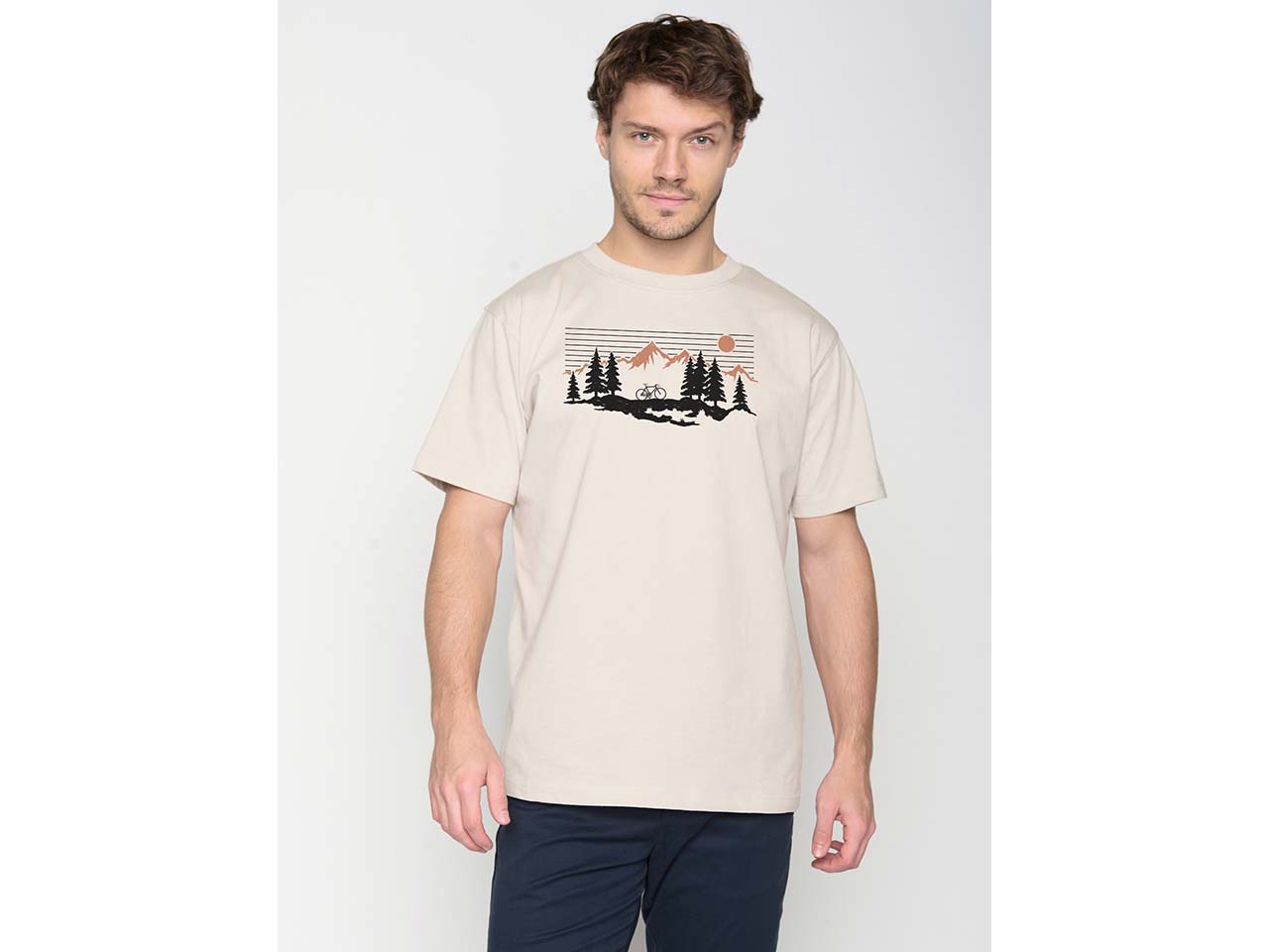 GREENBOMB Bio-Herren-T-Shirt 'Mountain Pines' mit Rundhalsausschnitt, off white, Gr. XL