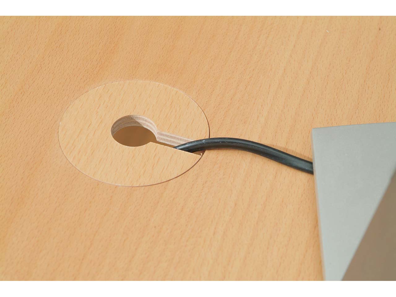 Kabeldurchlass "go to move"