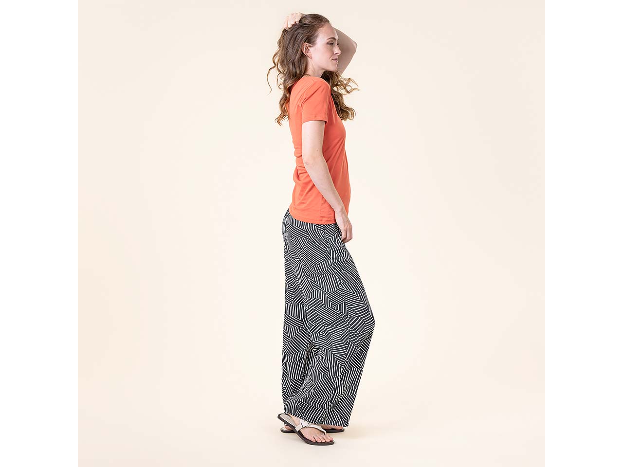 Living Crafts Bio-Damen-T-Shirt 'TABERA' mit Rundhalsausschnitt, poincana red, Gr. S