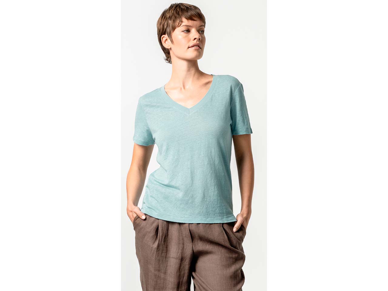 Living Crafts Damen-T-Shirt 'TALIDA' aus Leinen mit V-Ausschnitt, aqua sea, Gr. M