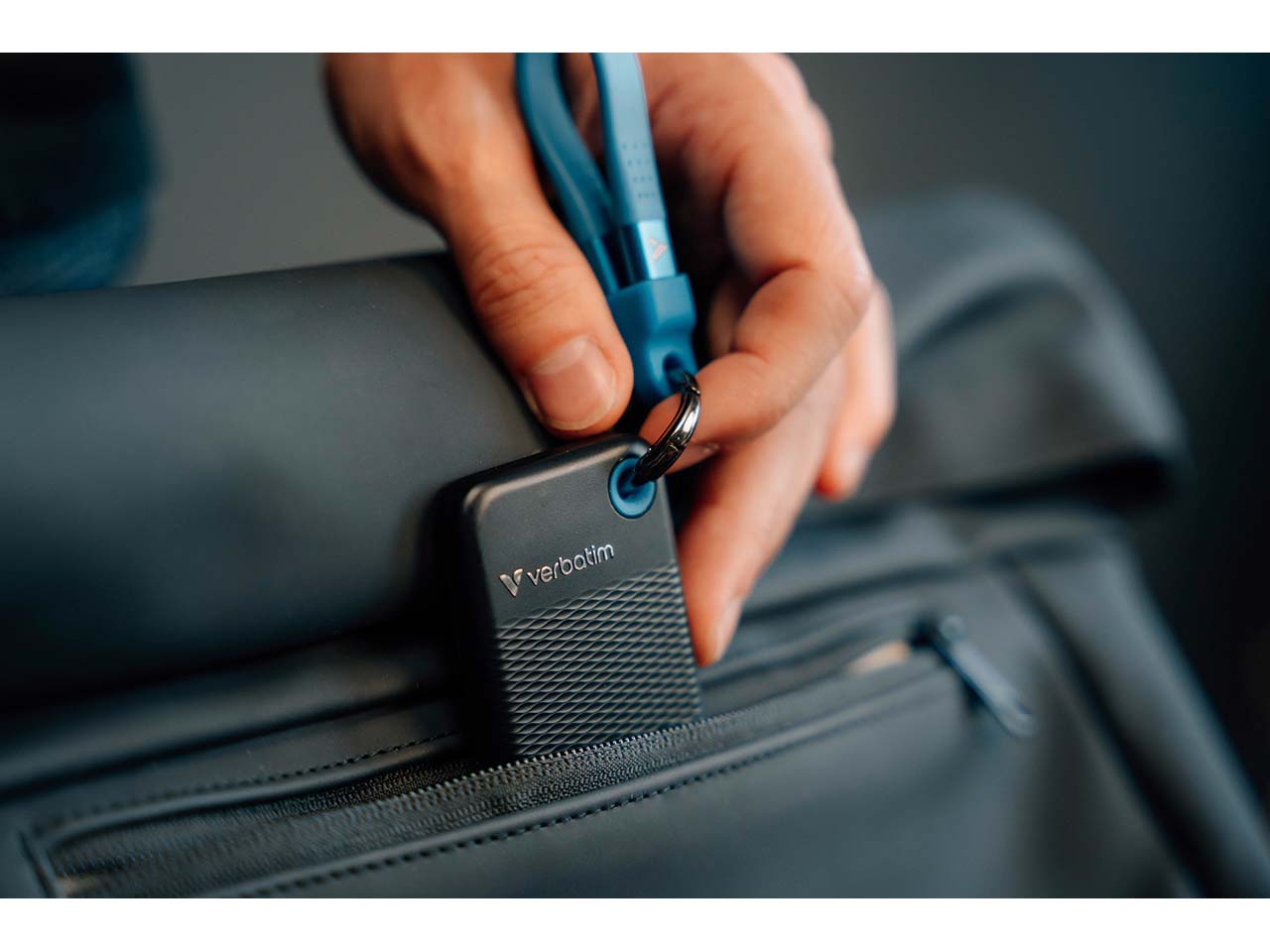 Verbatim Externe SSD-Festplatte "Pocket" schwarz, blau 2 TB