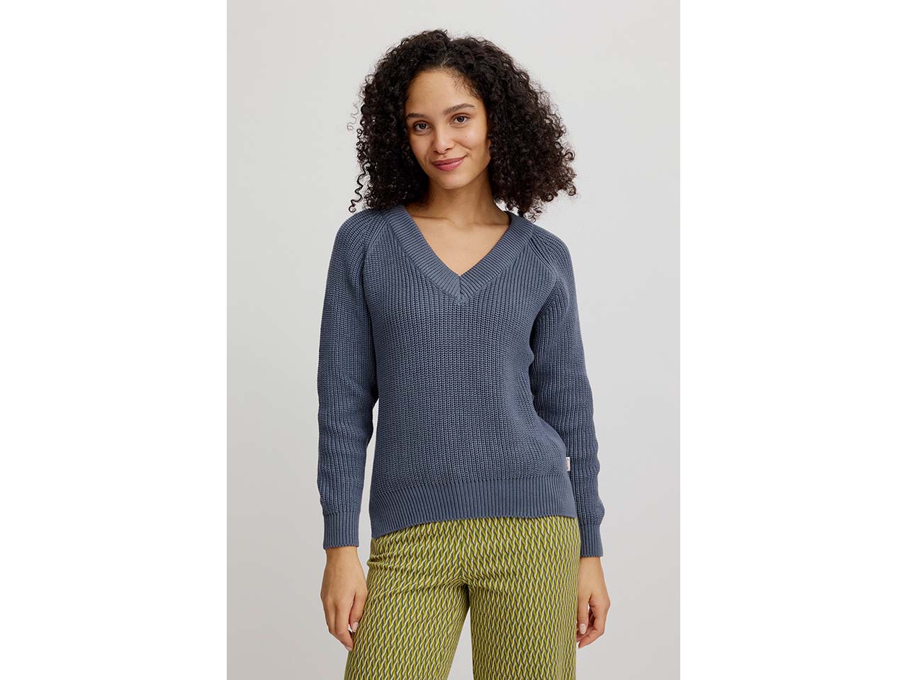 tranquillo Bio-Damen-Strickpullover mit tiefem V-Ausschnitt, smoke, Gr. M