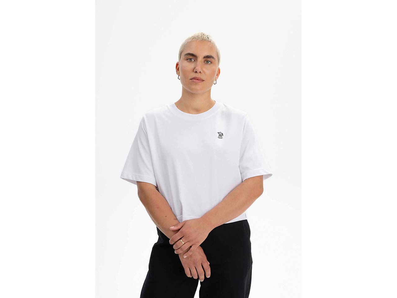 MELA Bio-Damen-T-Shirt 'JOSHNA' mit Kaffee-Stickerei, weiß, cropped, Gr. M