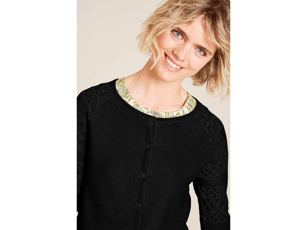 tranquillo Bio-Damen-Strickjacke mit Ajour-Ärmeln, black, Gr. S