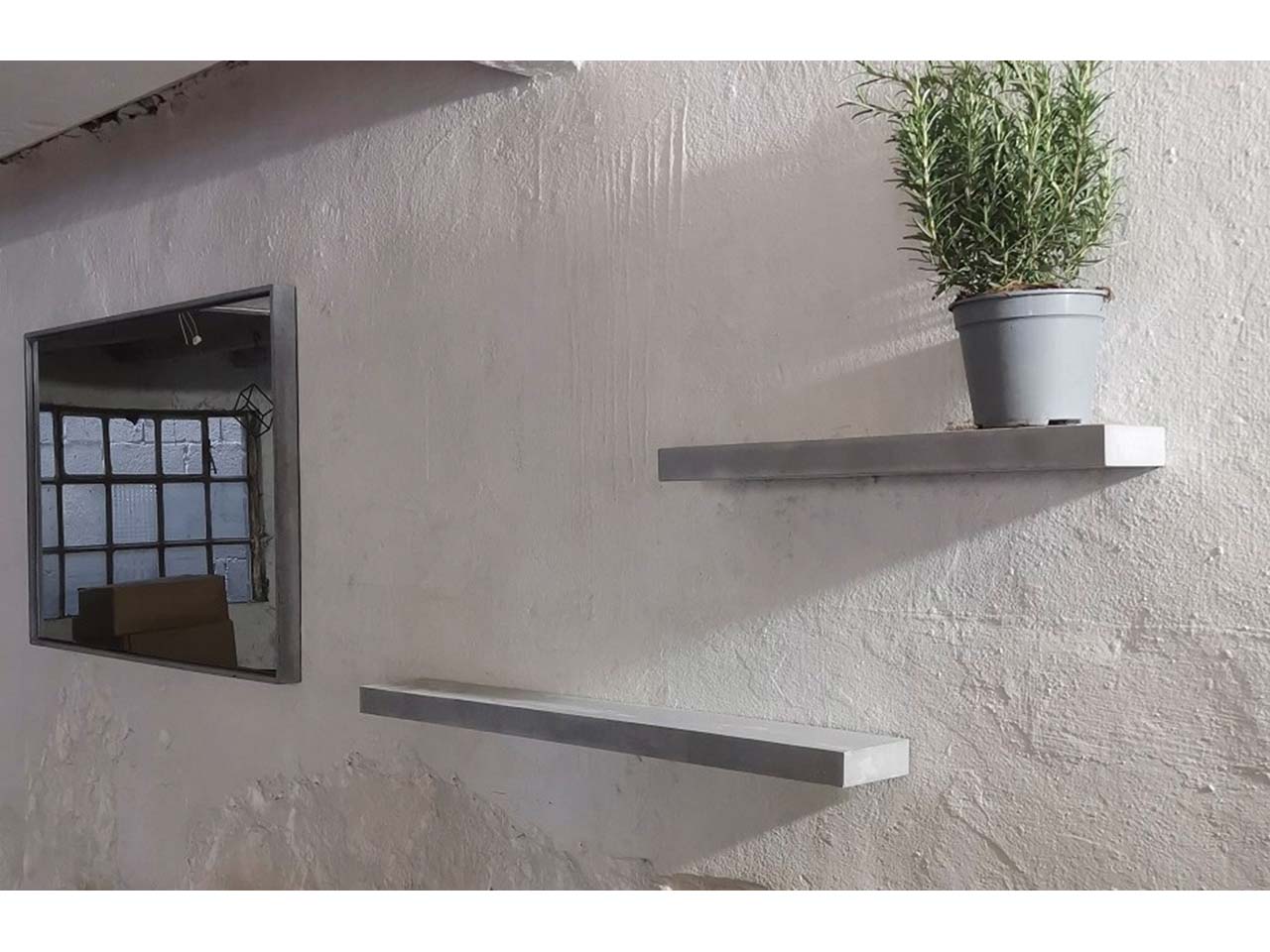 Jan Kurtz Wandregal "Flying Board" aus Beton, gewachst, B 50 x T 12 x H 3,5 cm