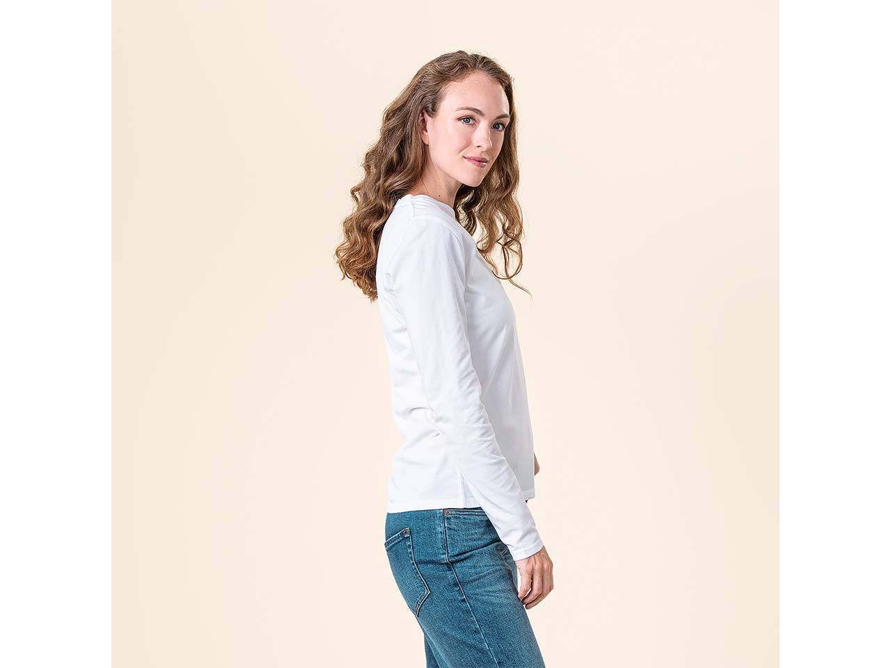 Living Crafts Bio-Damen-Langarmshirt "TARANA" mit V-Ausschnitt, white, Gr. S
