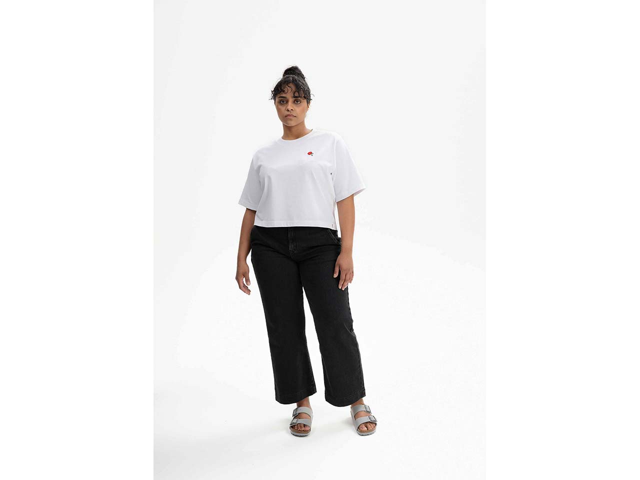 MELA Bio-Damen-T-Shirt "JOSHNA" mit Ping-Pong-Stickerei, weiß, cropped, Gr. S