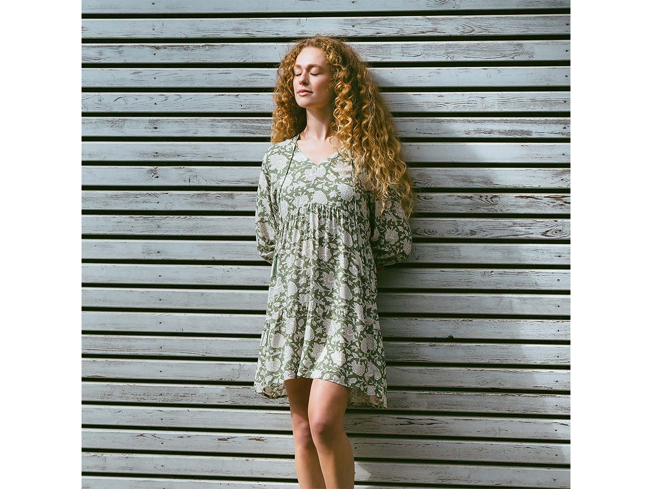 Living Crafts Damen-Kleid 'THYMIANE' mit V-Ausschnitt, botanical/flowers, Gr. 36