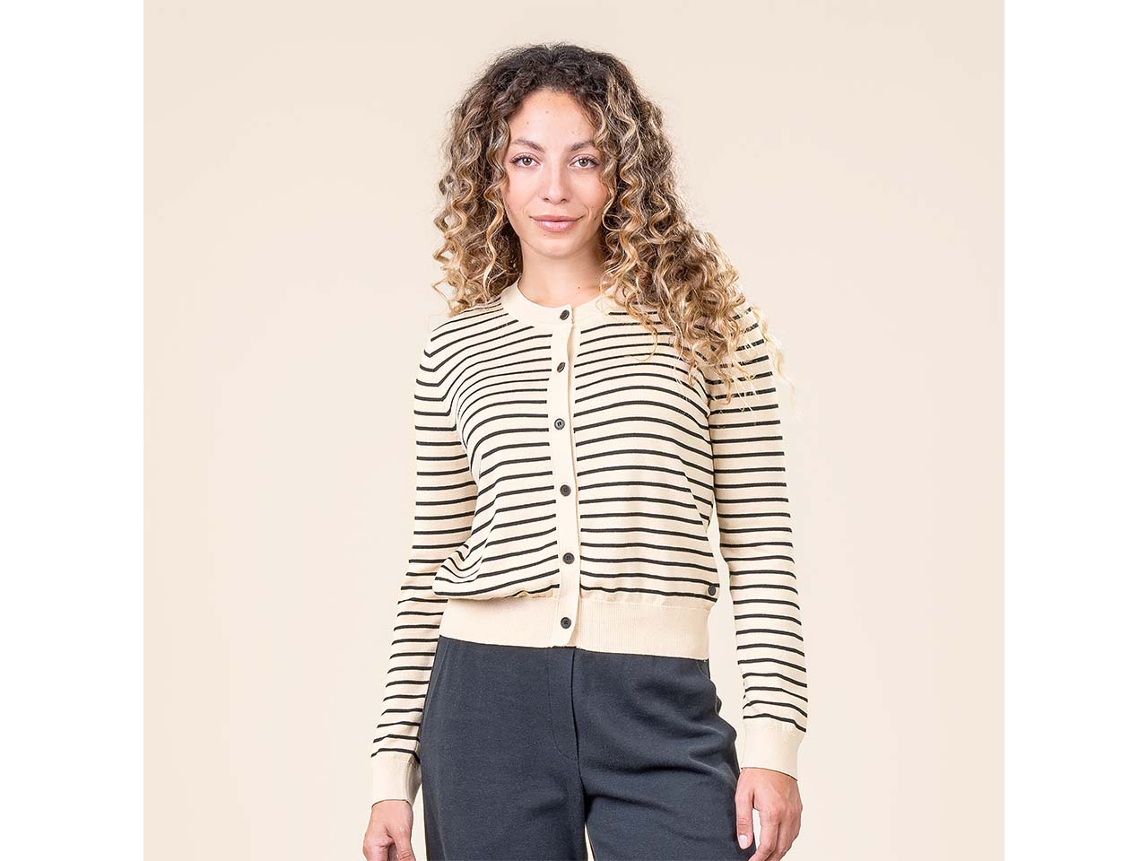 Living Crafts Bio-Damen-Strickjacke "SCARA" mit Knöpfen, sand/ink blue, Gr. S