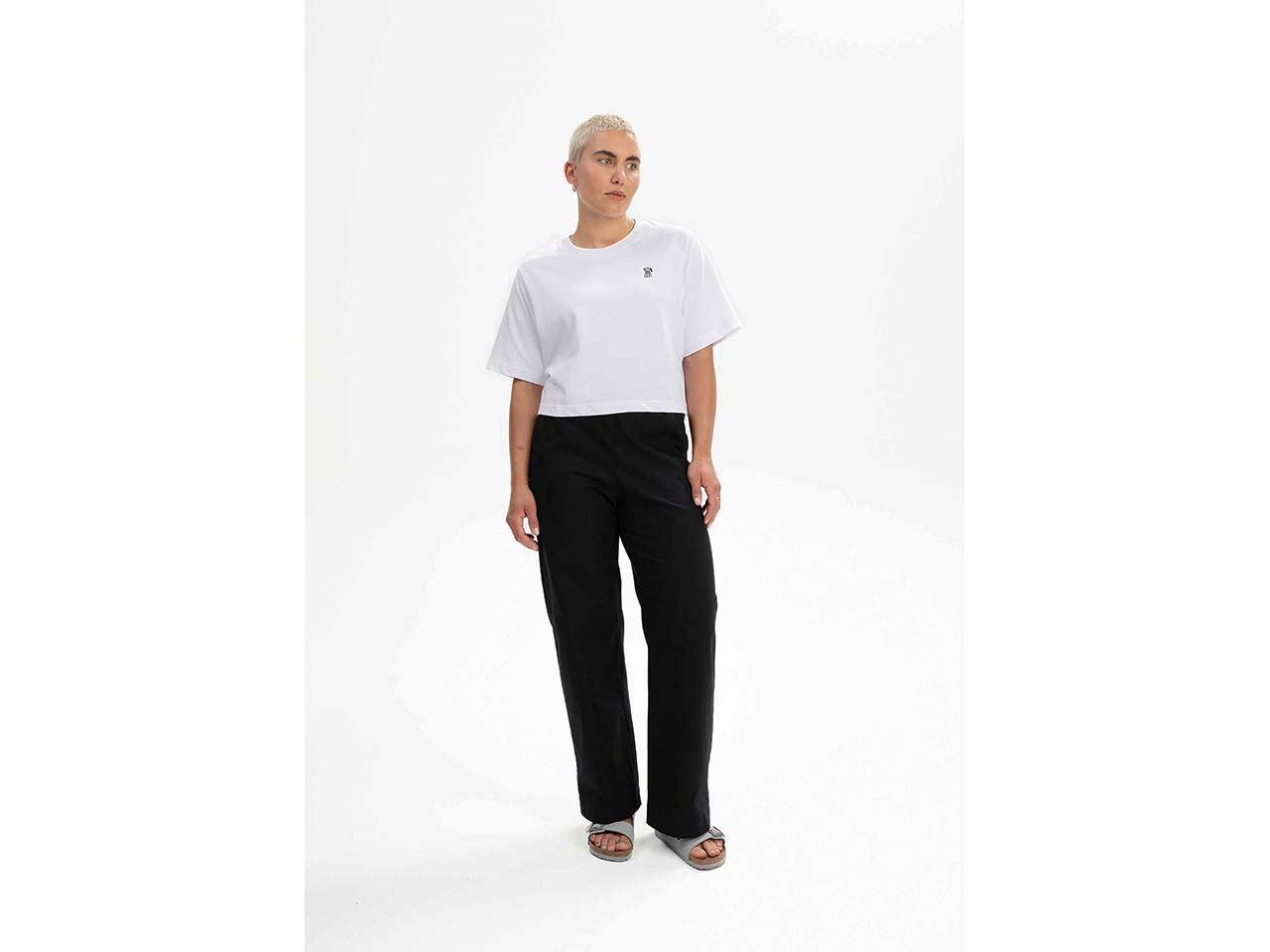 MELA Bio-Damen-T-Shirt "JOSHNA" mit Kaffee-Stickerei, weiß, cropped, Gr. S