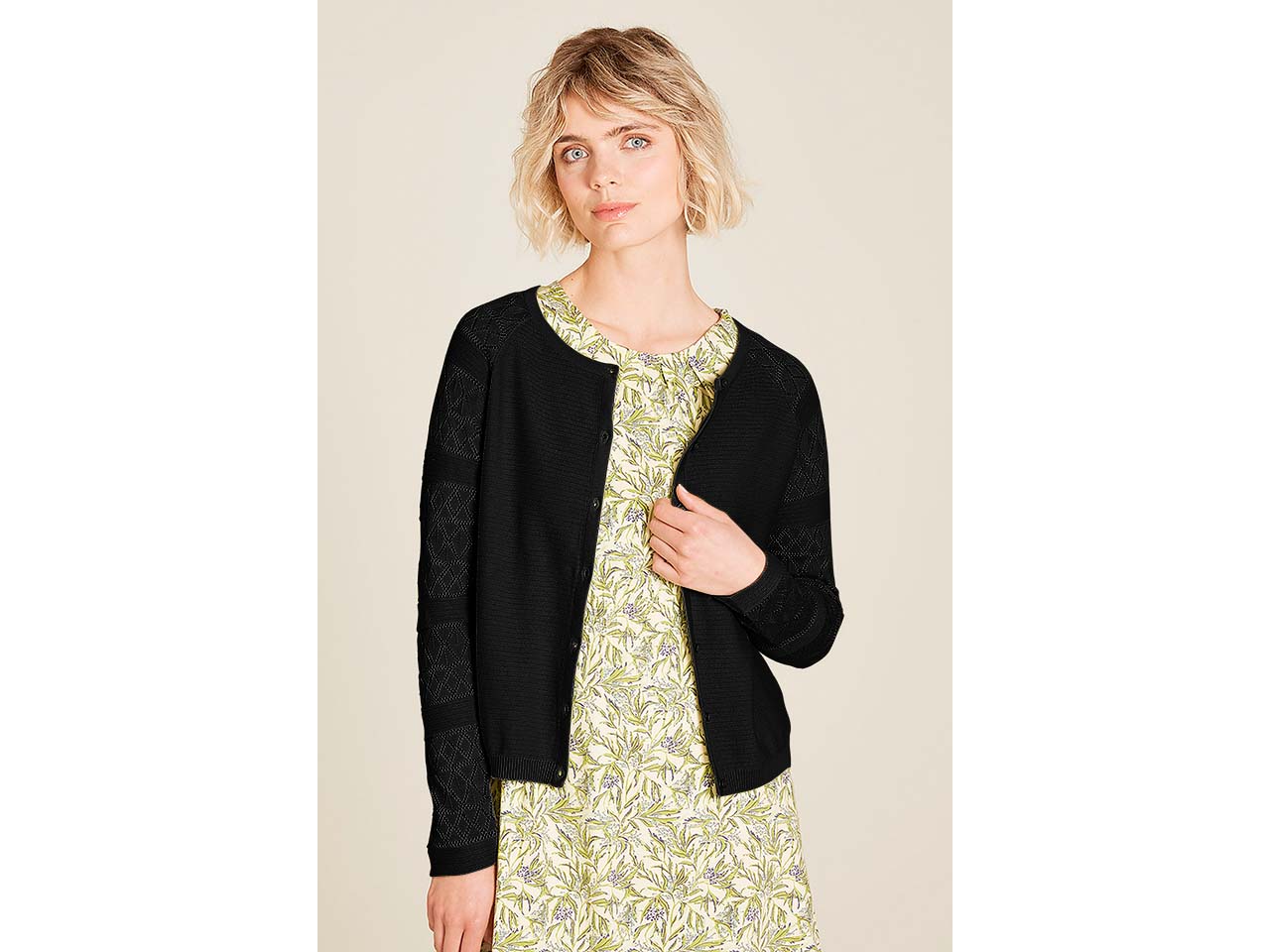 tranquillo Bio-Damen-Strickjacke mit Ajour-Ärmeln, black, Gr. S