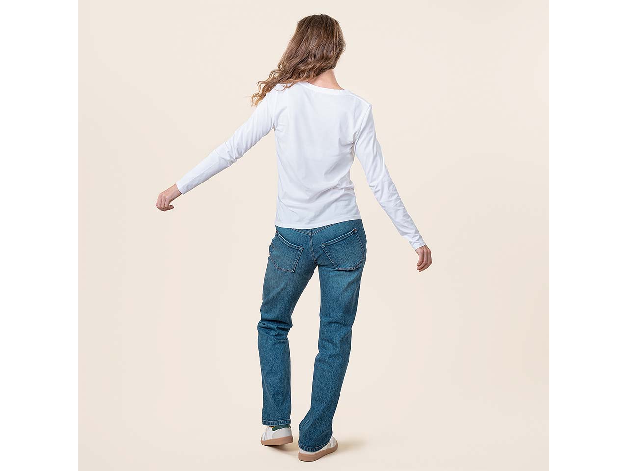 Living Crafts Bio-Damen-Langarmshirt "TARANA" mit V-Ausschnitt, white, Gr. S