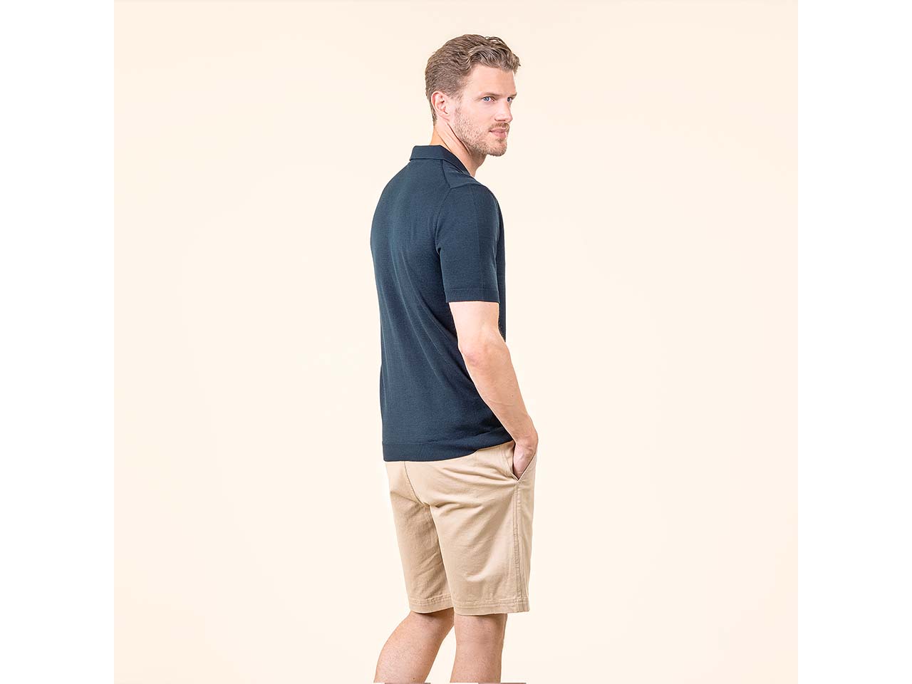 Living Crafts Bio-Herren-Polo-Shirt 'TAAROS' mit V-Ausschnitt, midnight, Gr. M