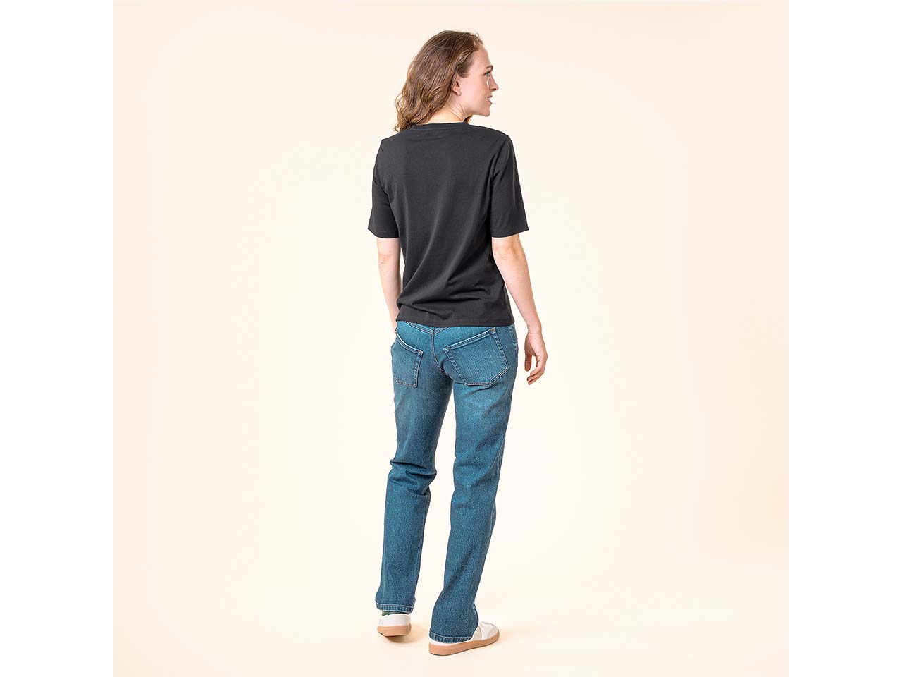 Living Crafts Bio-Damen-T-Shirt 'TABERA' mit Rundhalsausschnitt, black, Gr. S