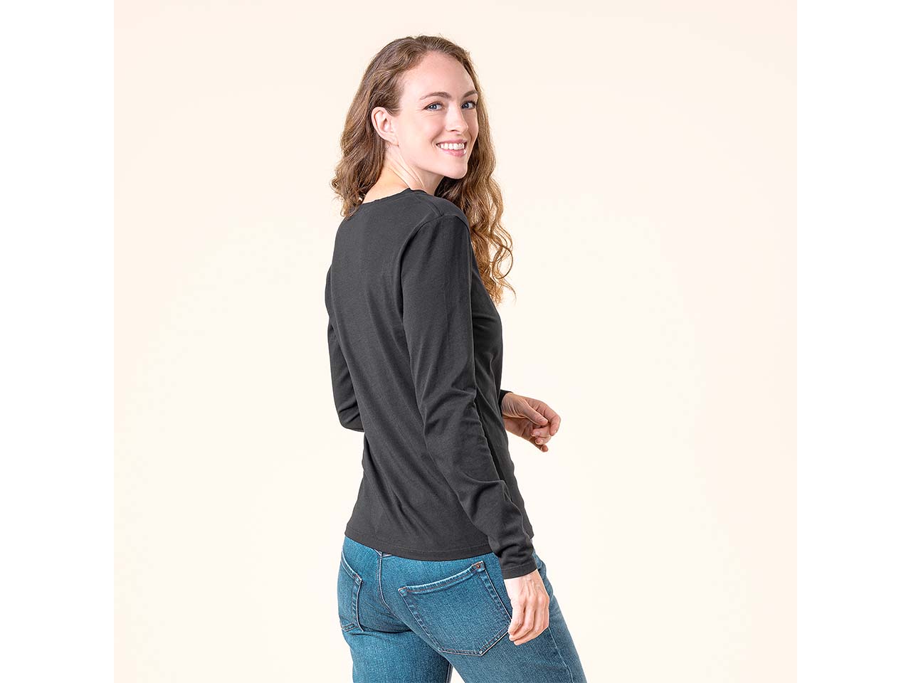 Living Crafts Bio-Damen-Langarmshirt "TARANA" mit V-Ausschnitt, black, Gr. S