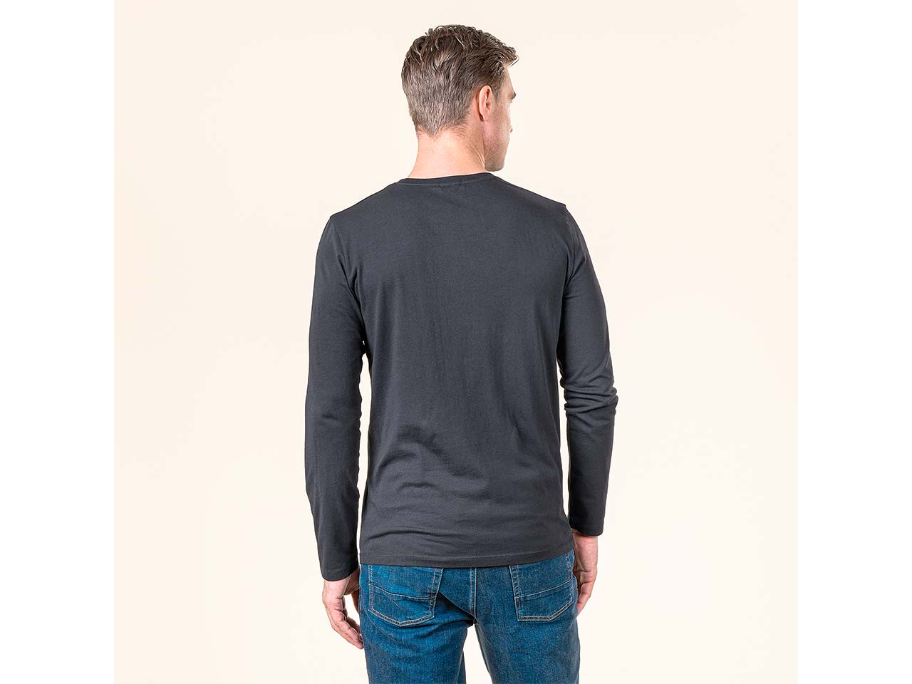 Living Crafts Bio-Herren-Langarmshirt "TERIK" mit Rundhalsausschnitt, black, Gr. M