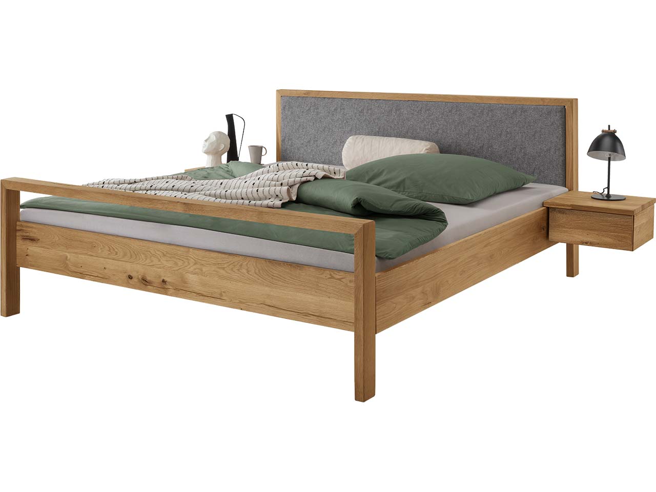 Cinall Massivholzbett "Aalbaek" Fußteil hoch, Kopfteil aus Filz, 180x200 cm, Eiche