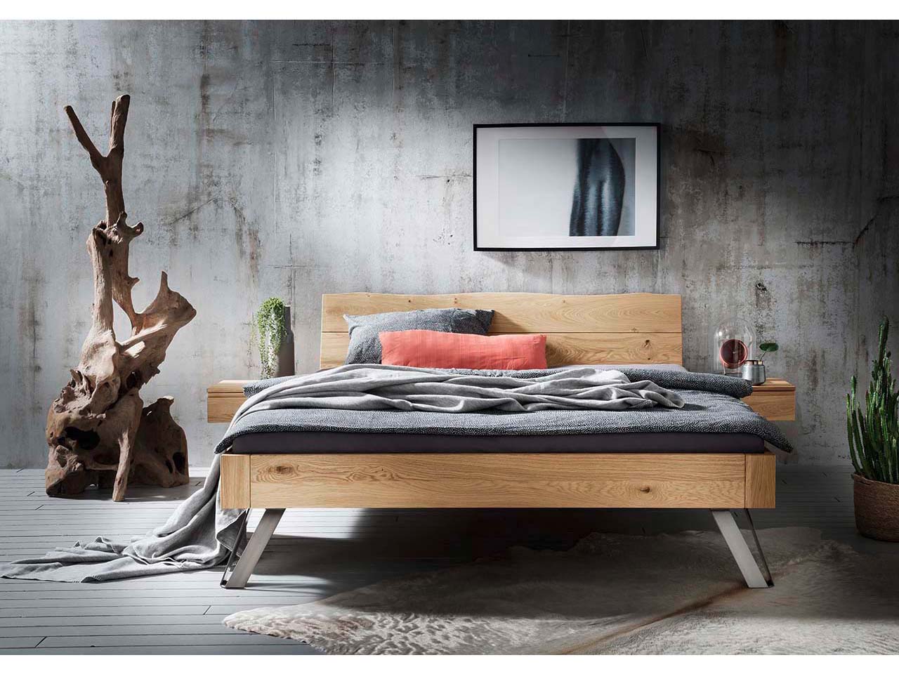 Forestales Massivholzbett "Cleveland" 160 x 200 cm, Kopfteil V,  Metallfuß schräg, Eiche