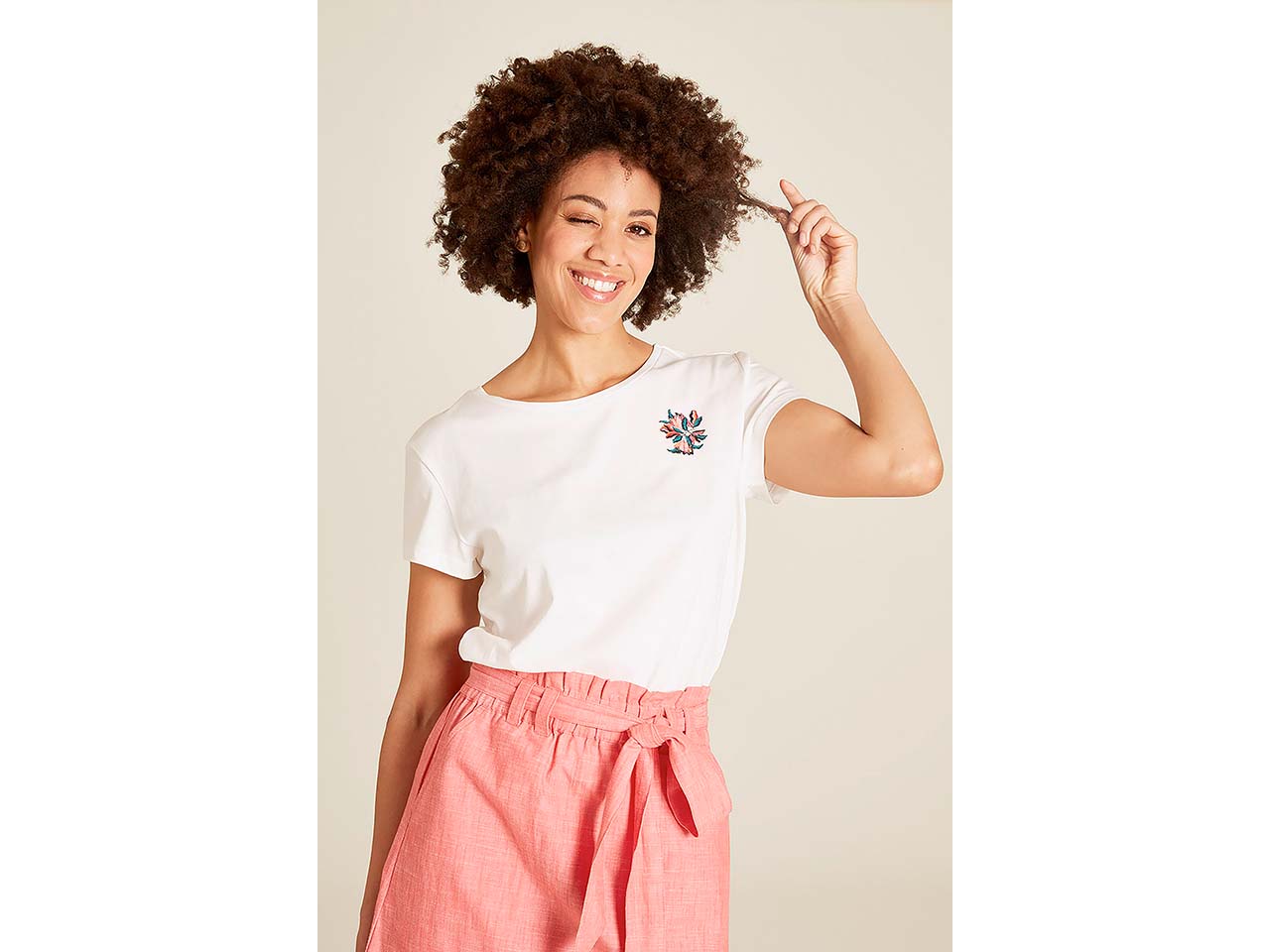 tranquillo Bio-Damen-T-Shirt mit floraler Stickerei, white, Gr. S