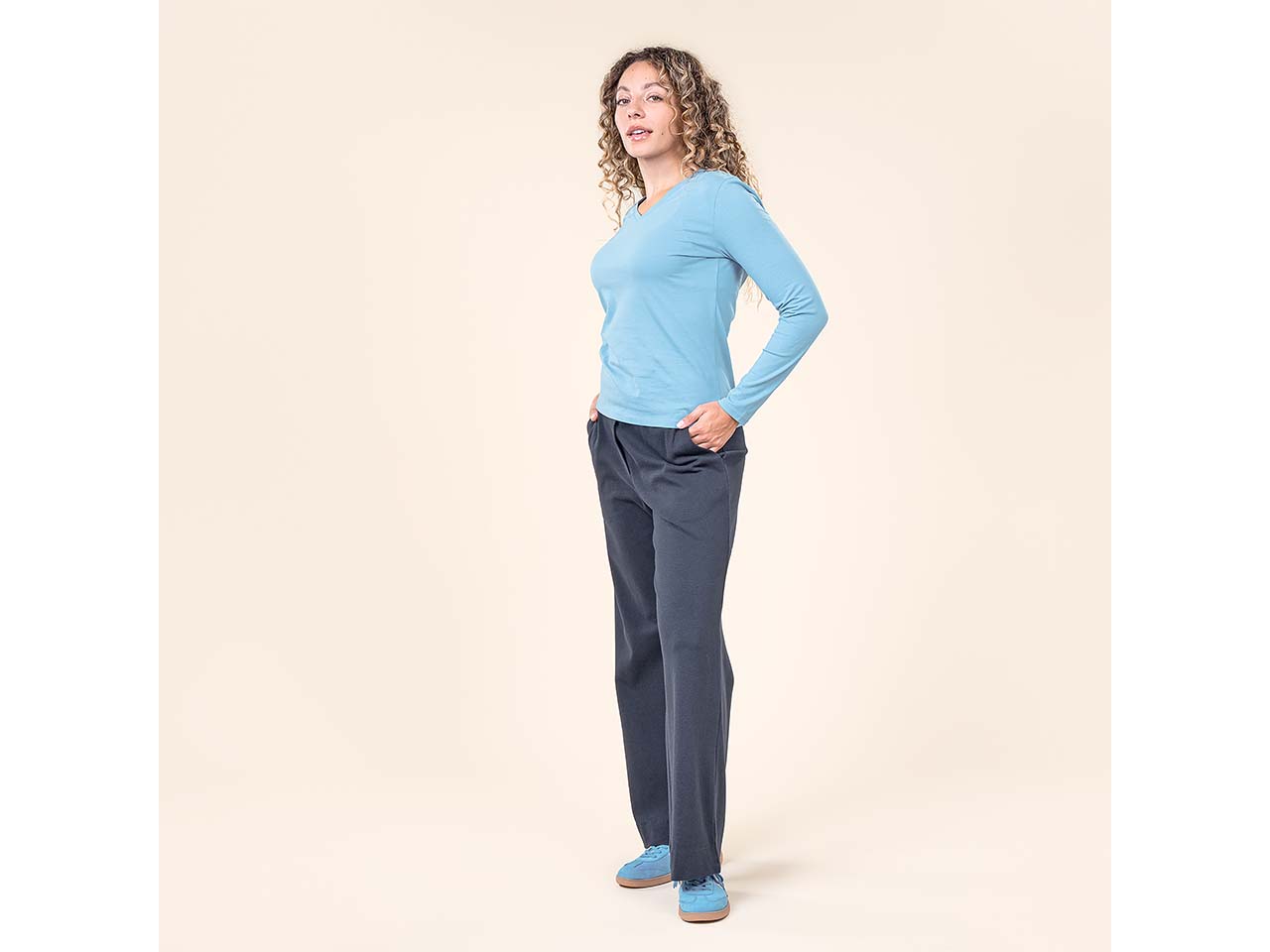 Living Crafts Bio-Damen-Langarmshirt "TARANA" mit V-Ausschnitt, lazy blue, Gr. S