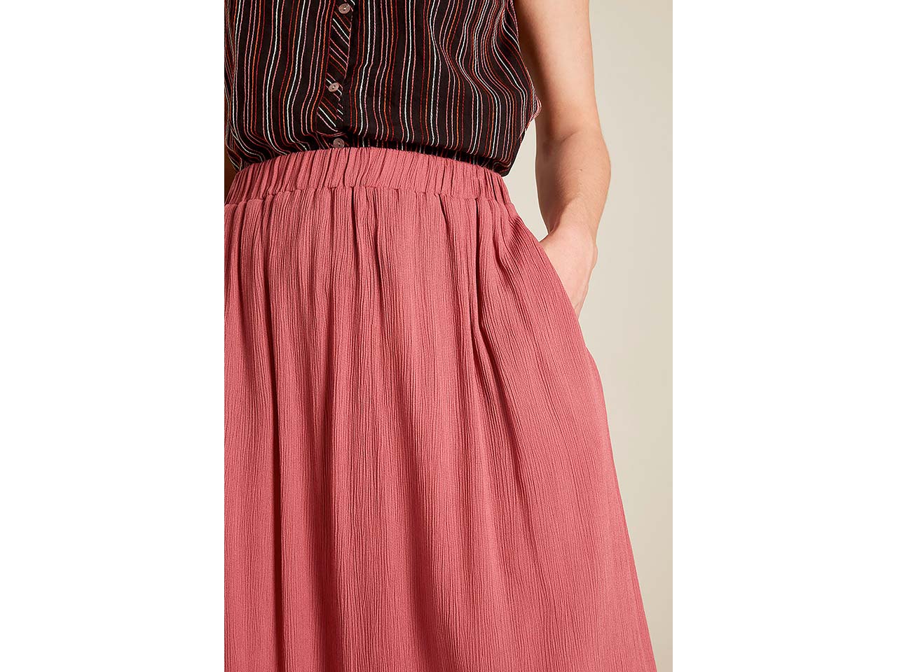 tranquillo Damen-Midi-Rock aus Crinkle-Viskose, mit Taschen, rose wine, Gr. 36