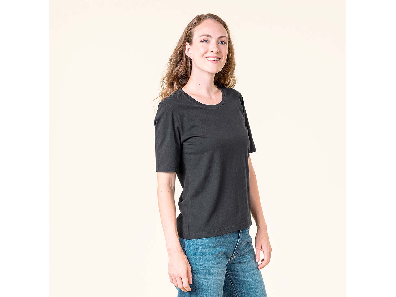 Living Crafts Bio-Damen-T-Shirt 'TABERA' mit Rundhalsausschnitt, black, Gr. S