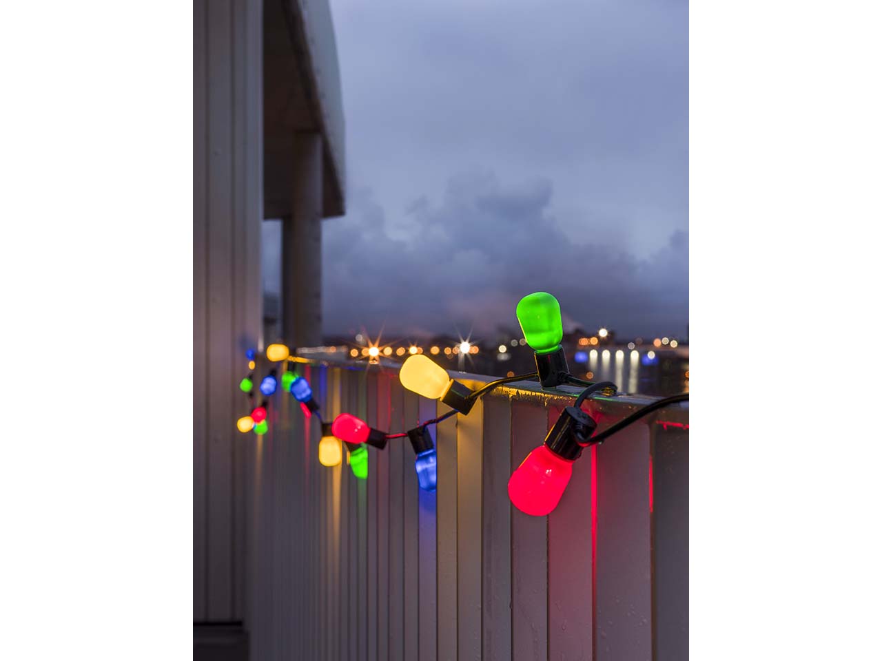 Konstsmide LED-Lichterkette Biergarten, opal, 20 Birnen bunt, 40 Dioden warmweiß
