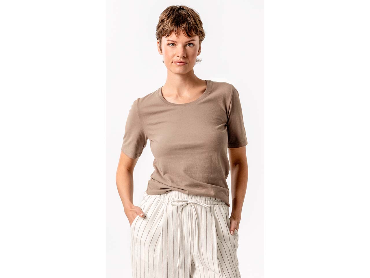 Living Crafts Bio-Damen-T-Shirt "TABERA" mit Rundhalsausschnitt, affogato, Gr. S